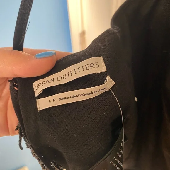 Urban Outfitters Going out Tank Size Small - Picture 4 of 5